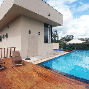 Casa com piscina e de alto padrão a venda em Caldas Novas no Condomínio Marinas